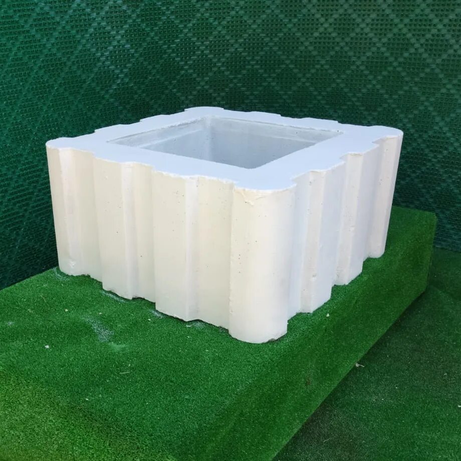 папа и лине делают цветник квадратной формы. папа и леня делают цветник квадратной.