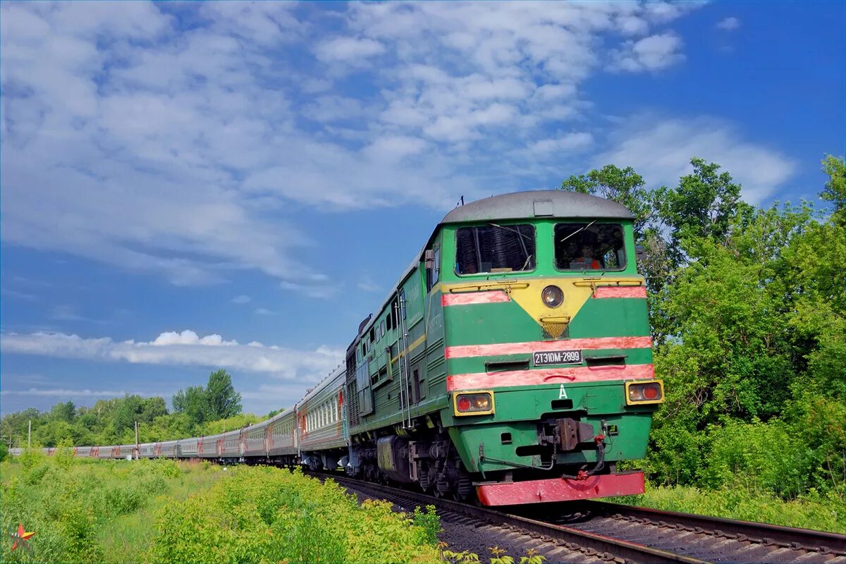 Том 1 тепловоз. Локомотив 2тэ10м. Тепловоз 2тэ10м. Тепловоз 2тэ10м пассажирский. Тепловоз 2тэ10м-3329.