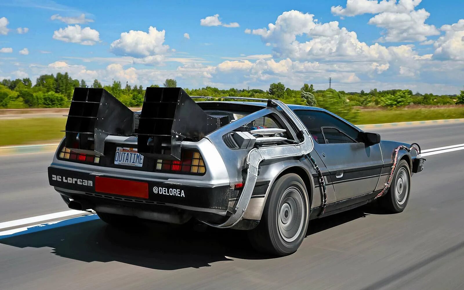 Future mark. DELOREAN DMC-12. Делориан DMC 12. GMC Делориан. DMC DELOREAN.