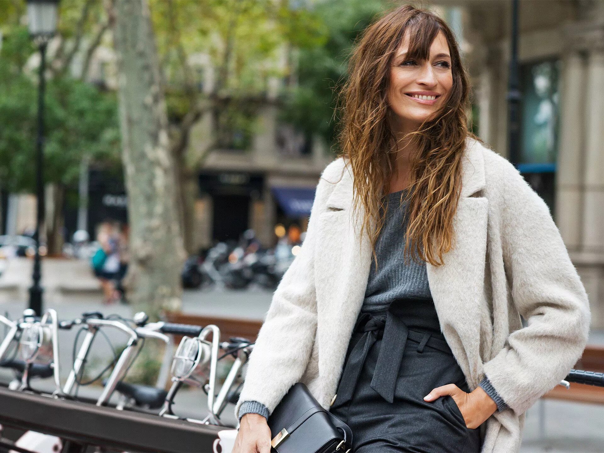 французские женщины. жанна дамас уличный стиль. стиль парижанки в одежде. француженки в повседневной жизни. фиби француженка.