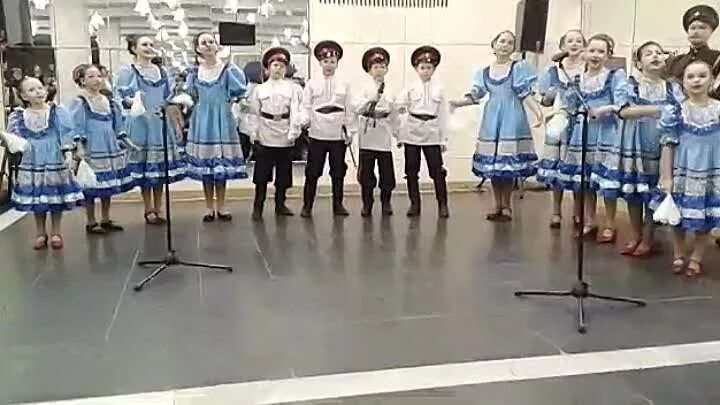 Концерт ансамбля юность фон. Ансамбль юность псков. Народный коллектив ансамбль танца юность чехов. Клуб юность ростов на дону. Юность дона.