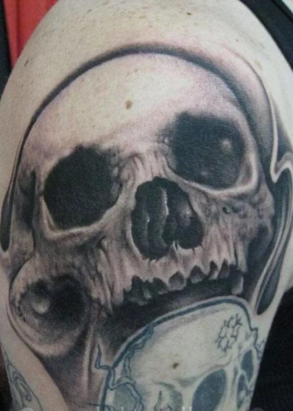 Тату череп на плече. Череп на белом фоне. Skulls tattoo. Череп с колючей проволокой. Татуировки чикано черепа.