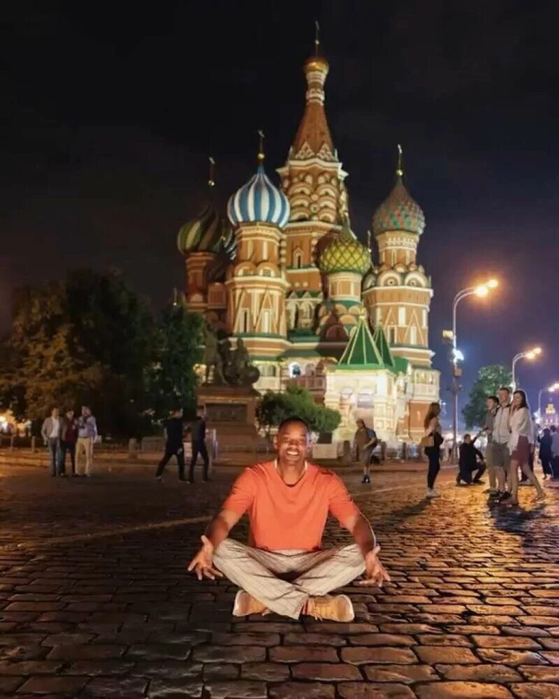 Москва фотки людей. Уилл Смит в Москве на красной площади. Уилл Смит в Москве. Уилл Смит на красной площади 2018.