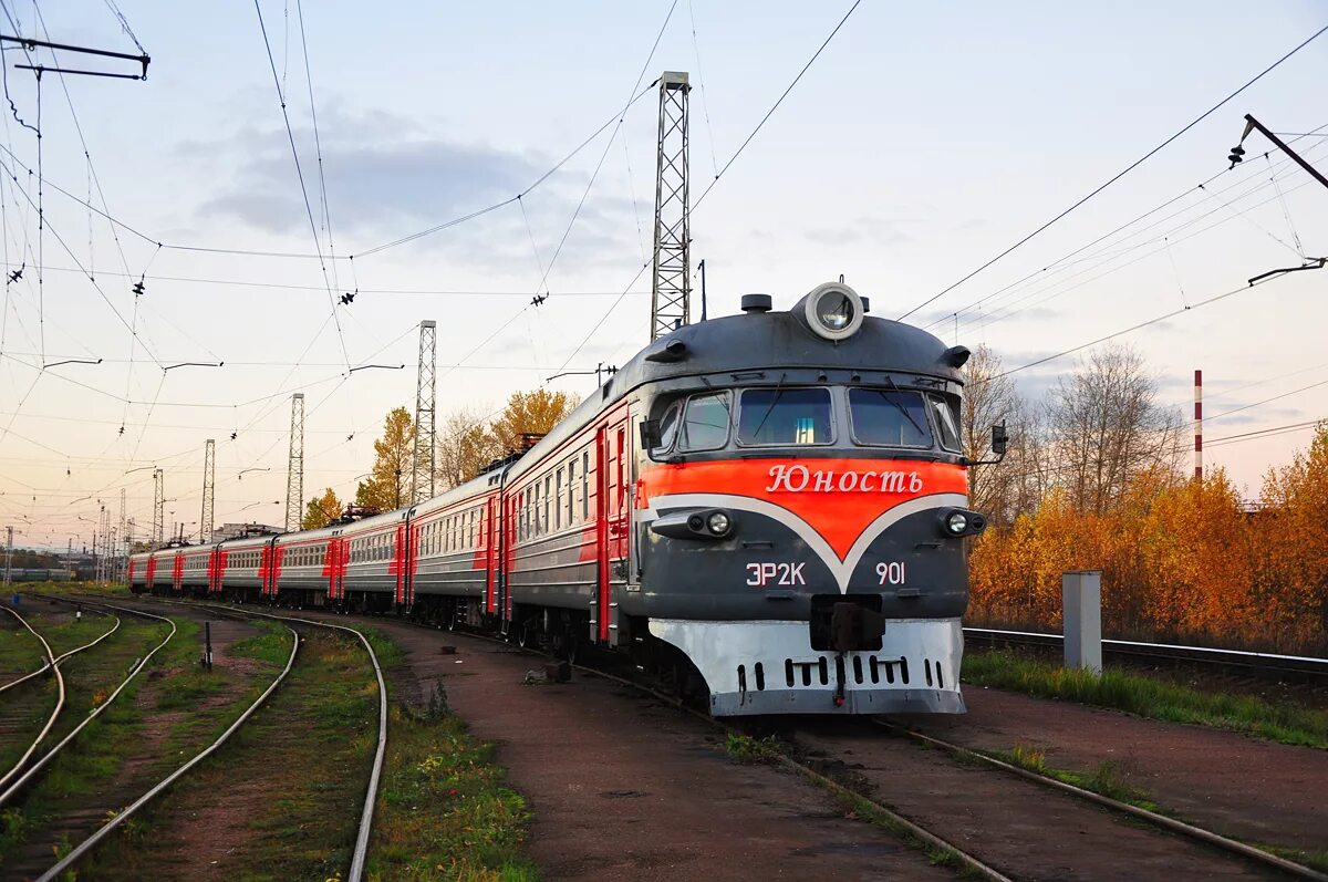 Электричка ленинский пр. Ленина 73 красное село. Поезд 6355. Электричка ласточка балтийский вокзал. Электричка ленинский пр.