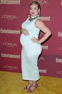 Pregnant AMANDA FULLER at 2019 Entertainment Weekly and L’Oreal Pre-emmy Pa...