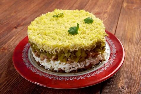 Слоеный салат с курицей огурцом яйцом