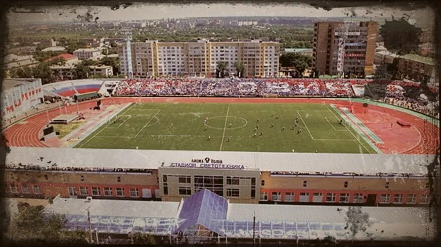 Year stadia. Стадион светотехника Саранск. Старый Саранск стадион светотехника. Мордовия Саранск ФК стадион старый. ФК светотехника Саранск.