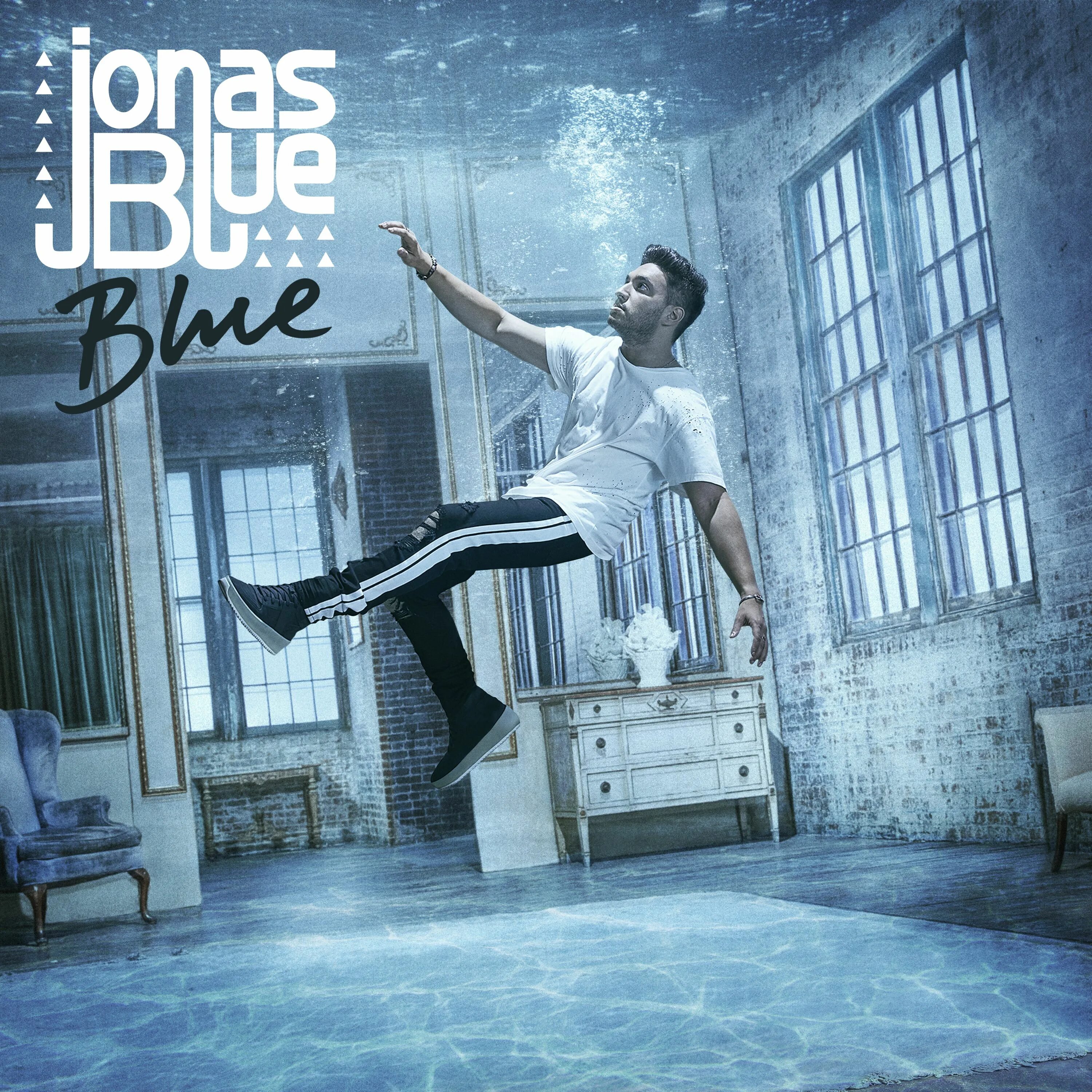 I blue mp3. Джонас блуе. jonas blue джо джонас. jonas blue фото. blue обложка.