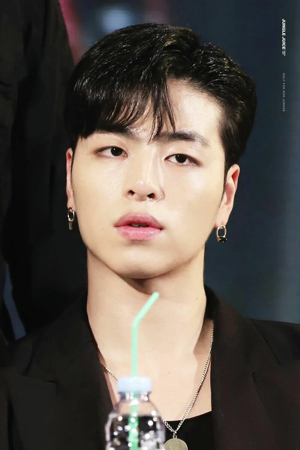 Ку джун. Ikon Junhoe. Ikon Джунхо. Ку Джун Хэ ikon. Чжунхэ из ikon.