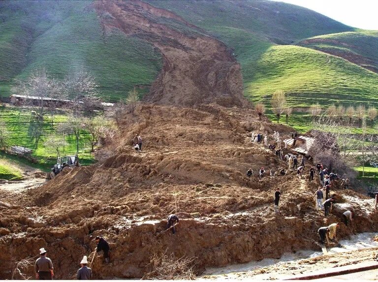 Аварийные ситуации природного характера. Чрезвычайная ситуация геологического характера оползень. Гс гкологического характере. Чс природного характера землетрясение. Оползни 4к.