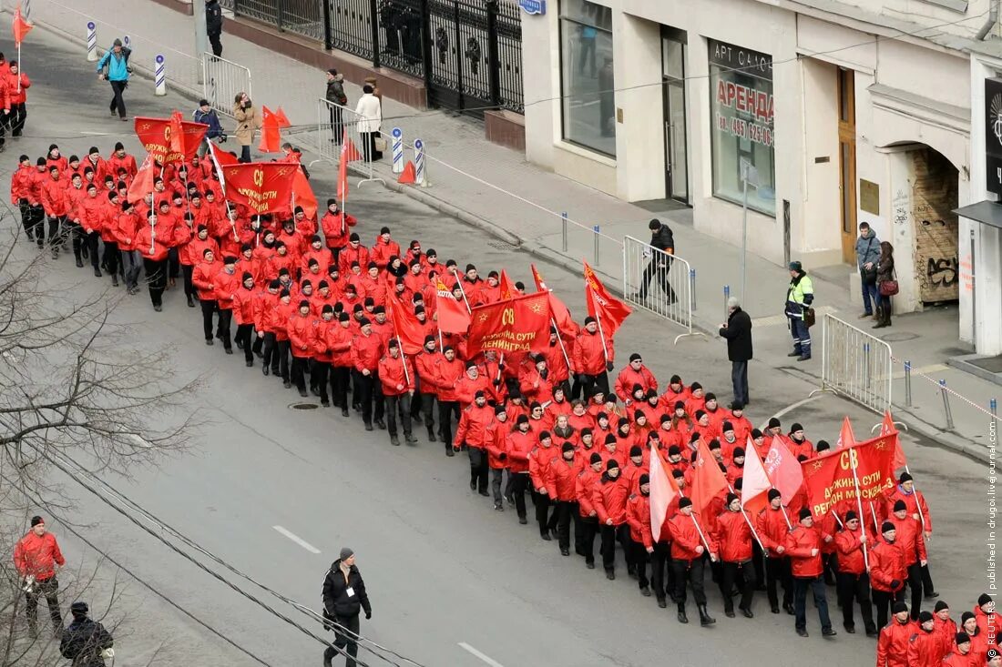 Красный марш. Красные маршируют. Красный мкрш. Красный марш суть времени.