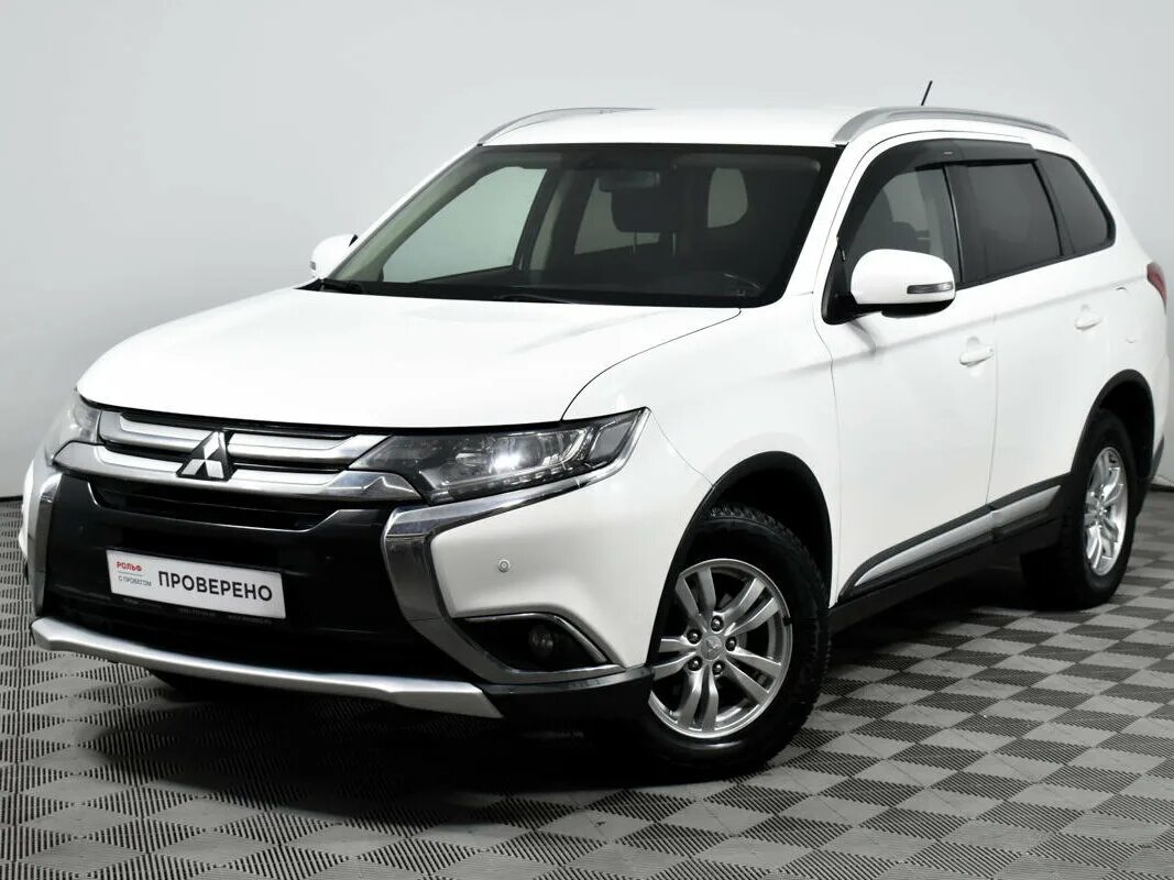 Mitsubishi Outlander III Рестайлинг 2, 2015. Mitsubishi Outlander 2019. Mitsubishi Outlander 2015-2018. Митсубиси Аутлендер 2019 белый. Mitsubishi outlander 2015 год