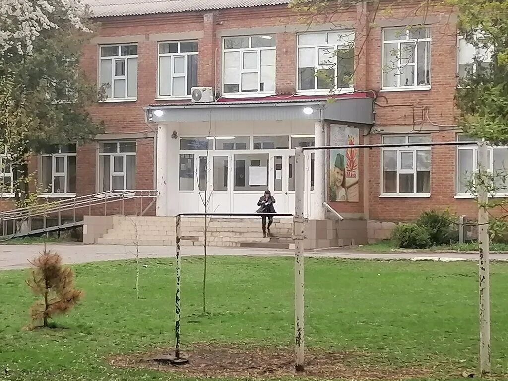 Школа мбоу сош номер 13 ставропольский край надежда. Туалет мбоу сош. Колодистенська общеобразовательная школа. Город ростов на дону 92 школа. 13 школа донецк донецк ростовская область.