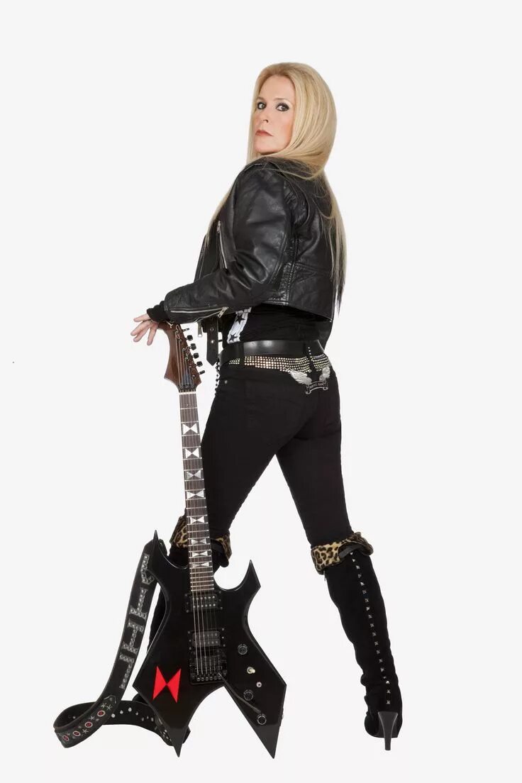 Глэм метал wasp. Гитара лита форд. Рок музыкант аэросмит. Lita ford молодая. Lita ford 80.