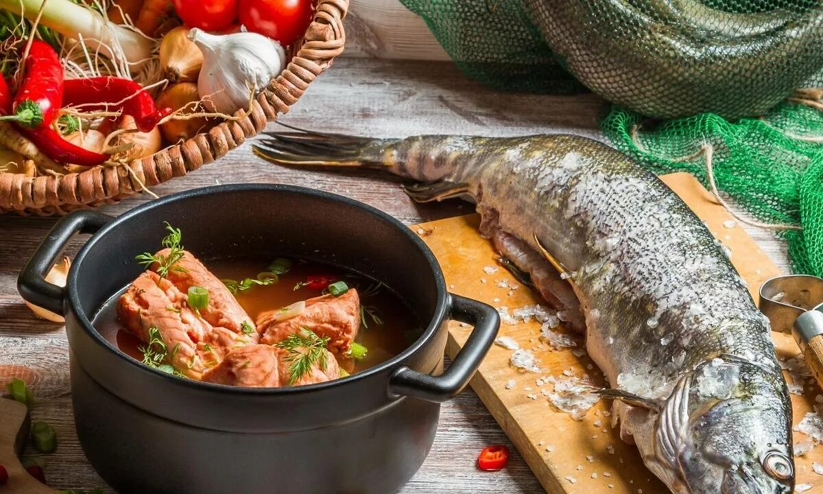 Как сварить рыбу в кастрюле вкусно