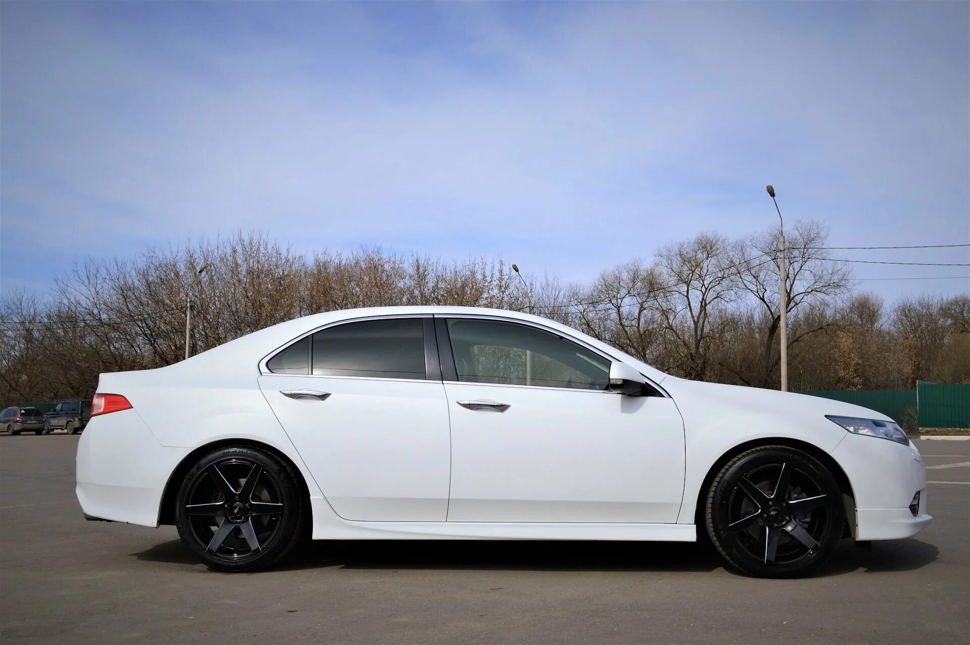 Диски на аккорд. Honda accord 8 диски r18. honda accord 9 r18. honda accord 8 на 18 дисках. honda accord 8 белый диски.