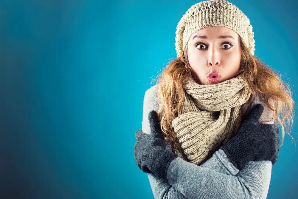 Замерзшая девушка. Дрожащий м. Холодный человек. Сахарный диабет гипогликемия симптомы. Холод мультяшный.