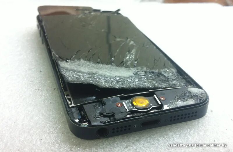 Купить телефон не разбиваемый. Разбитый телефон. Разбитые телефоны. Разбил телефон. Разбитый в хлам телефон.