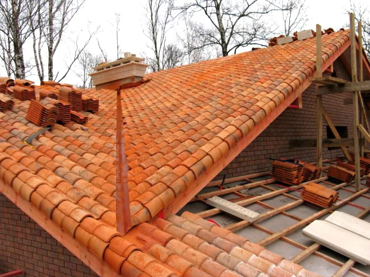 Красивая черепичная крыша. Кровля браас черепица. Черепица браас. Черепица феруф. Металлочерепица cloudy (супермонтеррей).