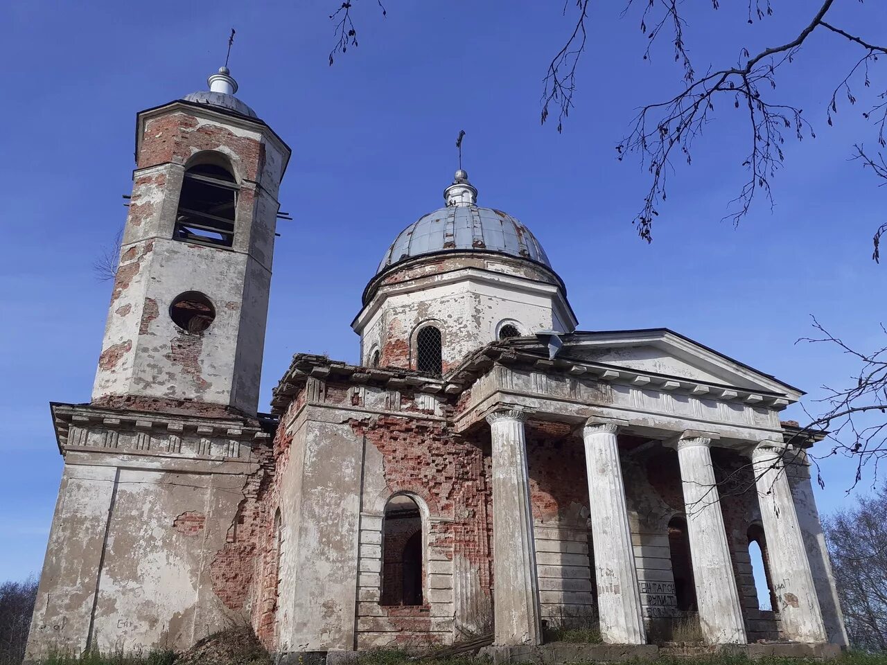 Церковь Бронница Новгородская область. Церковь в Броннице Новгородского района. Введенская Церковь село Бронница. Церковь введения во храм Пресвятой Богородицы Бронница. Горячего новгородская область