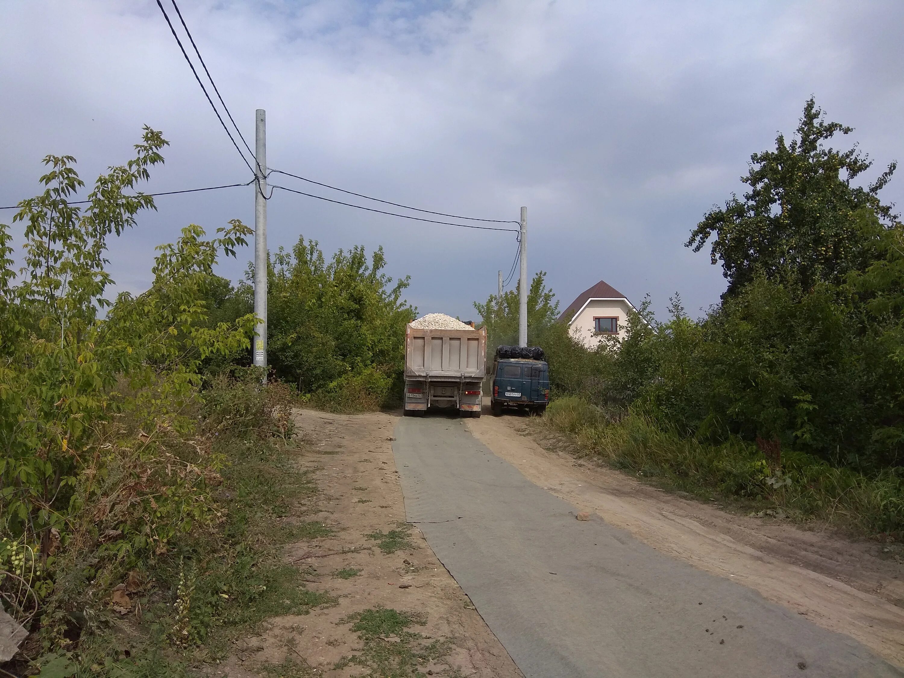 Дорога через снт. Дорога в снт. дороги в садоводстве. отсыпка дорог снт. указатели снт дорожные.