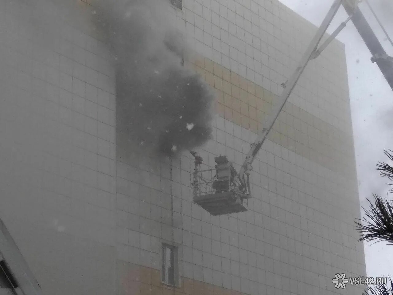 Пожар в трц «зимняя вишня» в г. Пожар в торговом центре «зимняя вишня» пожары в россии. Пожар вишенка тула сегодня. Пожар вишенка тула сегодня. Зимняя вишня тц.