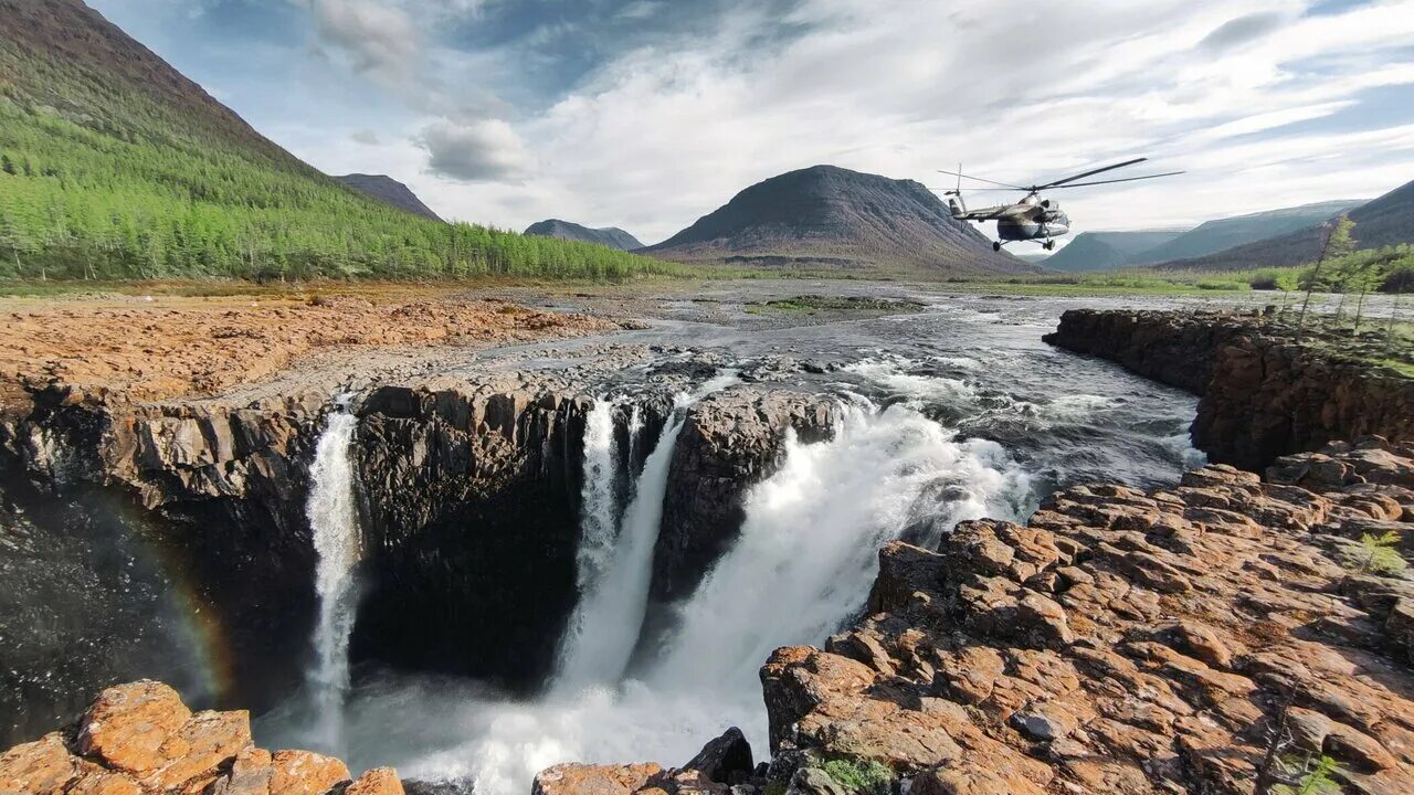 Каньоны плато путорана. Кандинский водопад путорана. Норильск туризм плато путорана. Река кутарамакан плато путорана. Тальниковый водопад путорана.