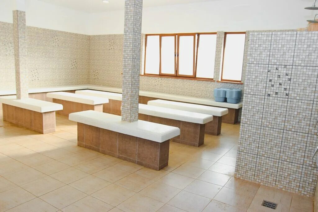 Здание общественной бани. Первушинские бани. Городская баня симферополь. Улица первушина феодосия. Первушинские бани.