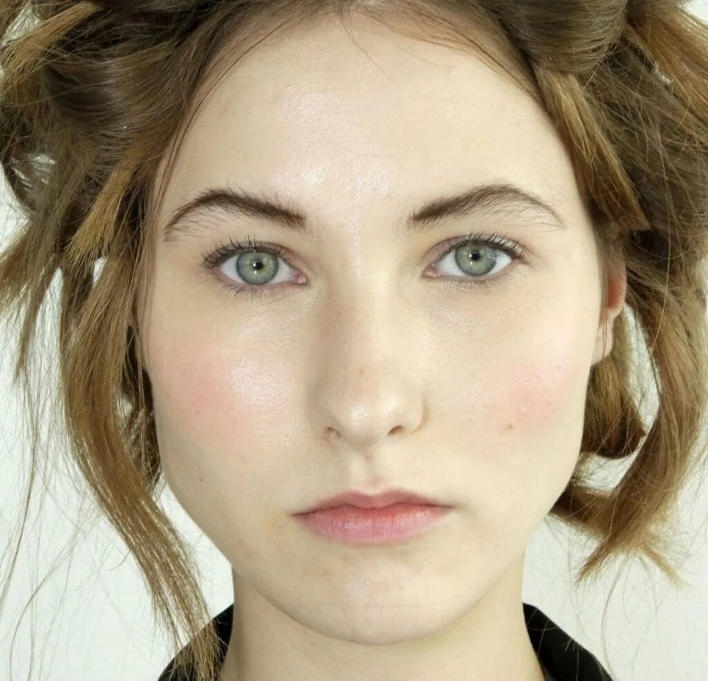 How to Get Fresh Off-Duty Model Makeup in Five Easy Steps Bella hadid makeup, Mo