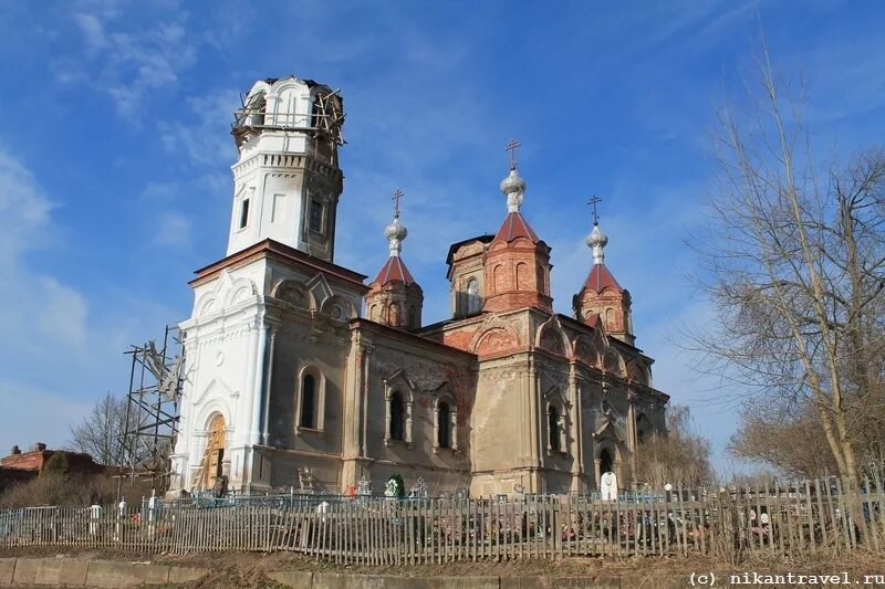 церковь в иссаду ленинградской области. деревня иссад волховский. церковь святой троицы иссад. деревня иссад волховский. иссад волховский район храм.