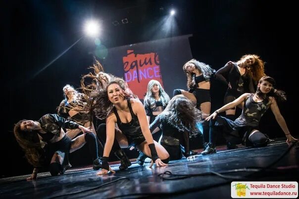 Образы для танцев high heels. High heels (хай-хиллс) танец. Текила танцы. Дэнсхолл танцы спб. Школа джаз модерн танца омск.