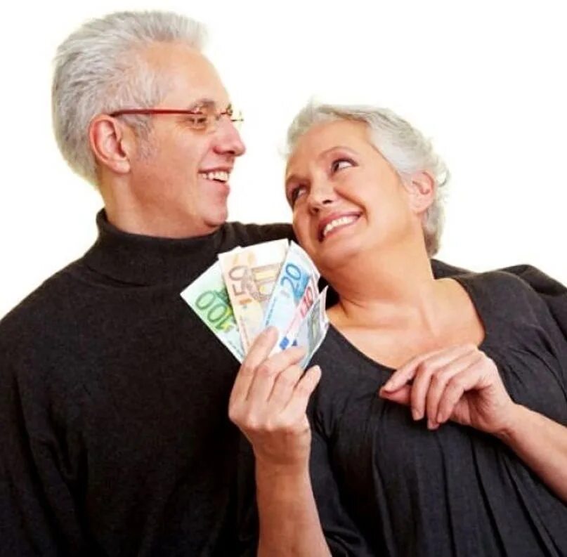 Пожилые люди. Пенсионер с деньгами. Пенсионерка с деньгами. Бабушка и дедушка с деньгами.
