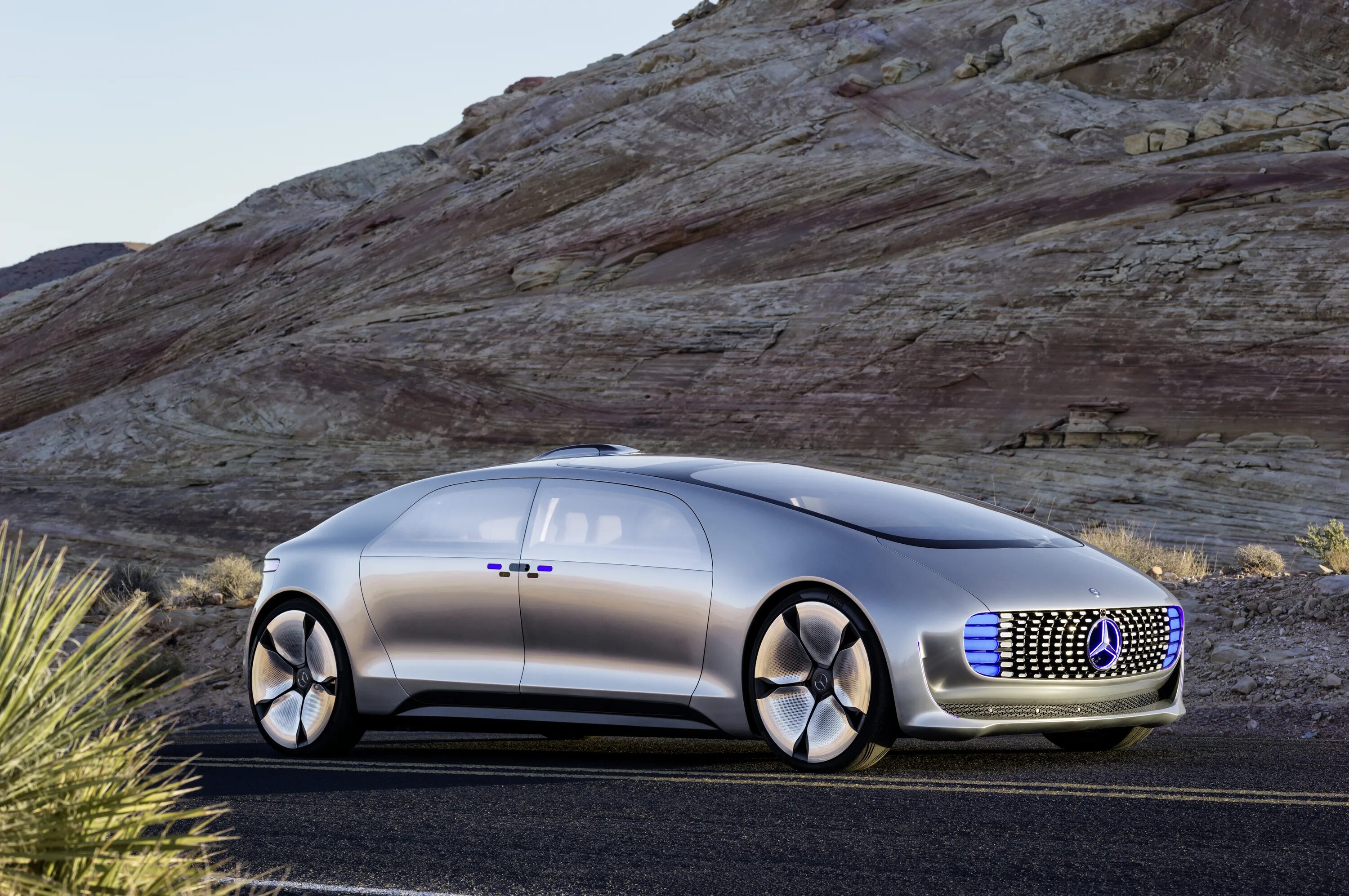 Автомобили нового поколения. Mercedes-Benz f 015. Mercedes Benz f015 Concept. Mercedes-Benz f 015 Luxury in Motion. Мерседес f15.