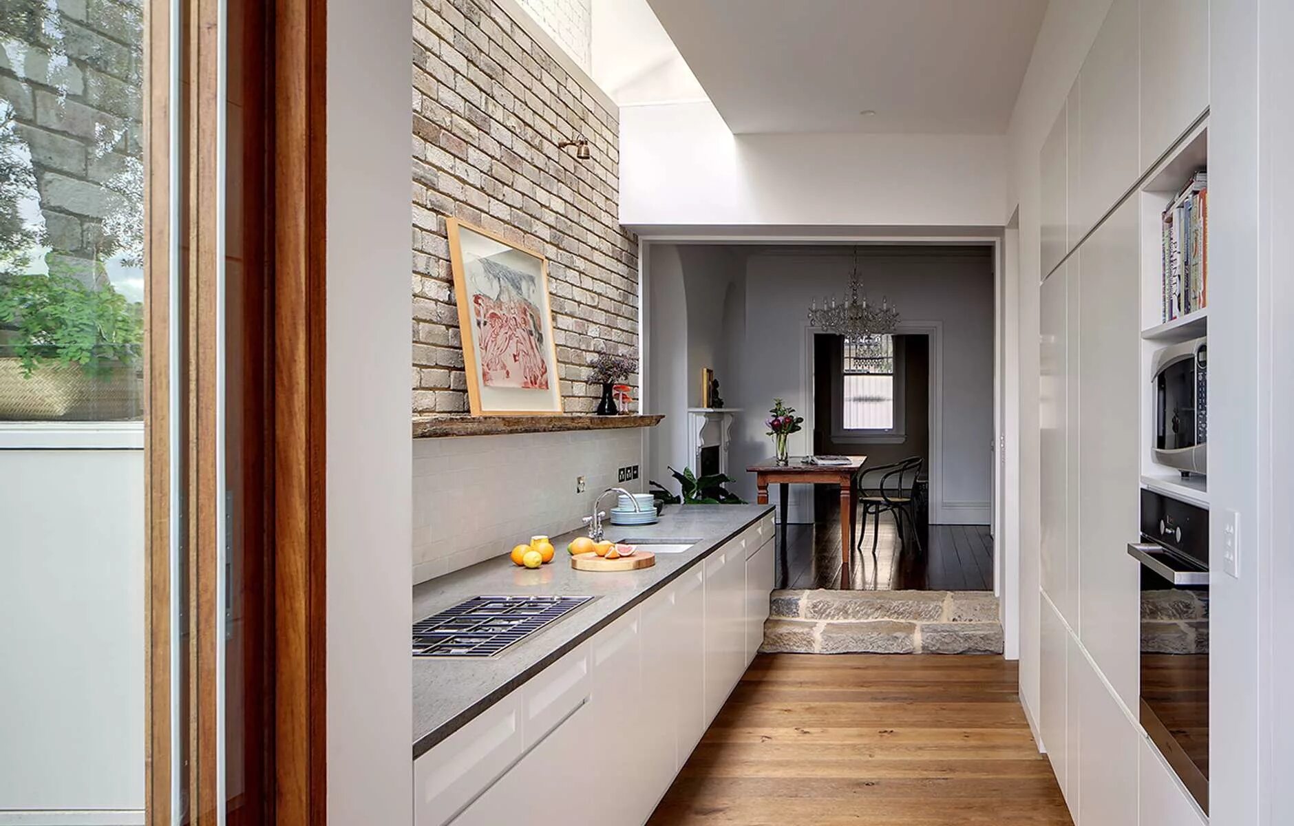 Дизайн студии Small apartment design, Small apartment galley kitchen, Bold decor