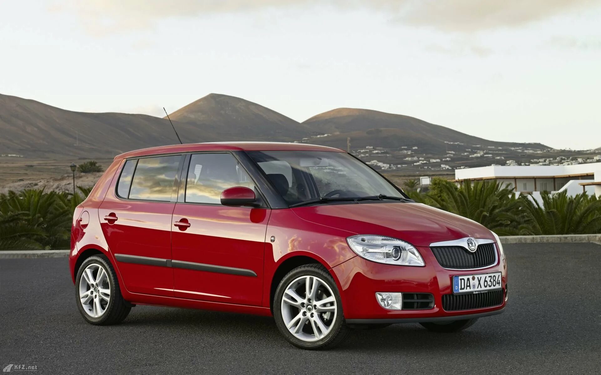 Фабия установил. Шкода фабия. skoda fabia хэтчбек. шкода фабия 2. шкода фабия 2010.