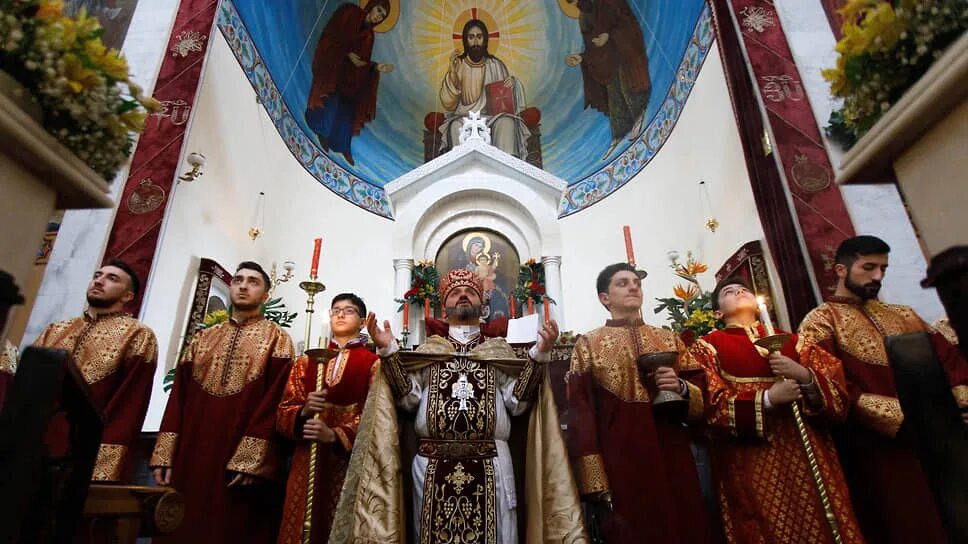 Храм Святого Карапета Екатеринбург. Пасха в армянской церкви. Пасха армянской Апостольской церкви. Армянские церкви в Армении на Пасхе. Армянская пасха 2024 картинки