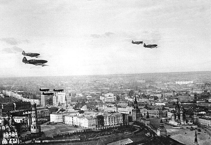 Битва над Москвой 1941. Первый налёт немецкой авиации на Москву в 1941. Авианалеты в Москве в ВОВ 1941-1945. Налет на Москву 22 июля 1941. Москву бомбят