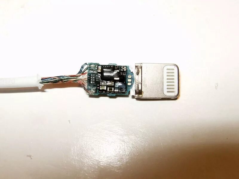 Микросхема thx203h схема включения. Автомобильная усб зарядка. Автомобильное зу для телефона. Блок для зарядки айфона 11 razbor. 5.