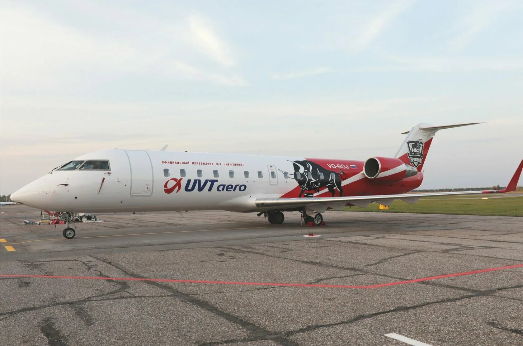 Эйр аэро. Bombardier crj200 ювт аэро. crj-200 ювт. crj 200 uvt aero. авиакомпания uvt ливрея.