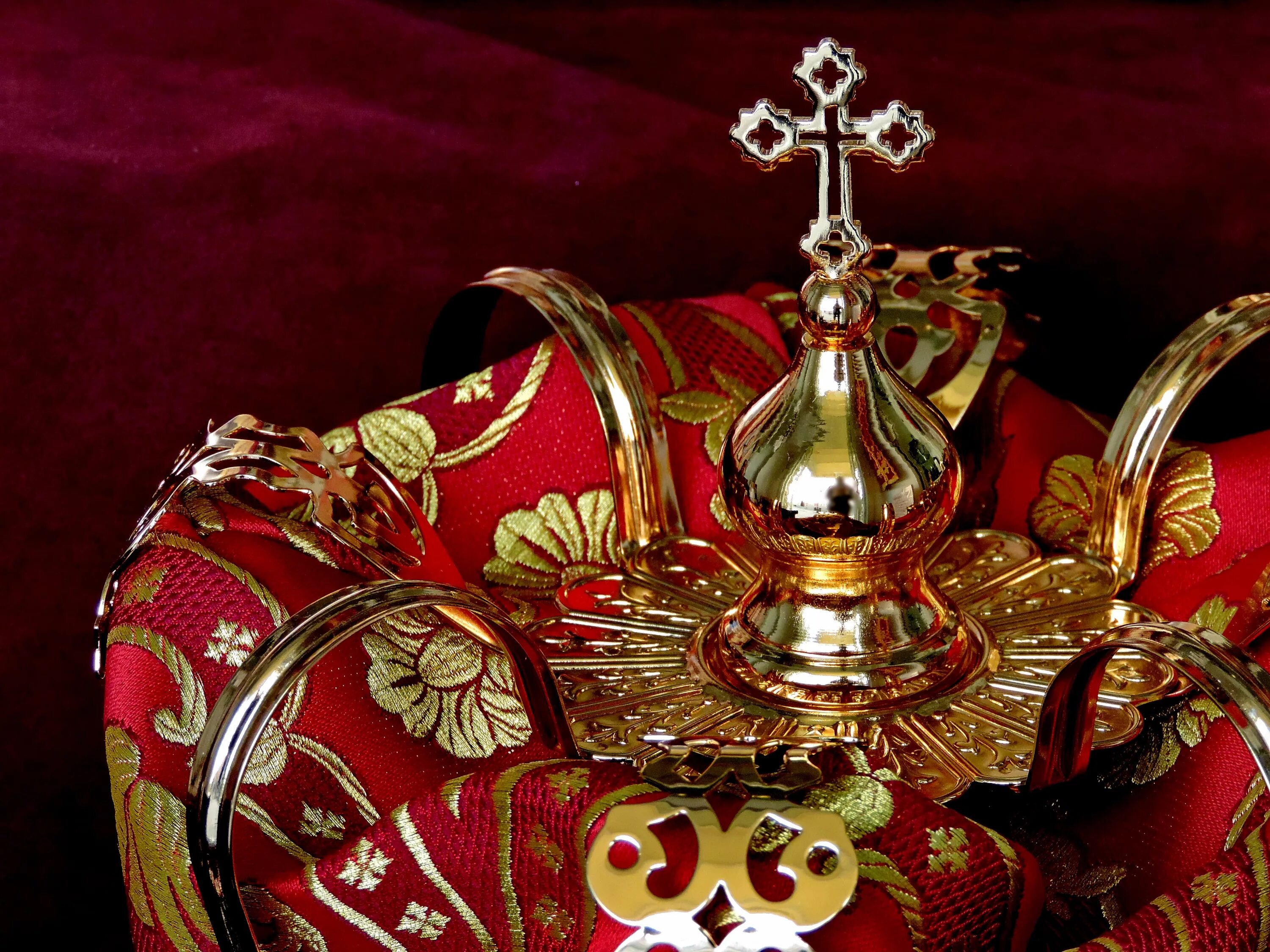 Золотая корона китай россия. Корона. Православная корона. Корона христианство. Венец церковный.