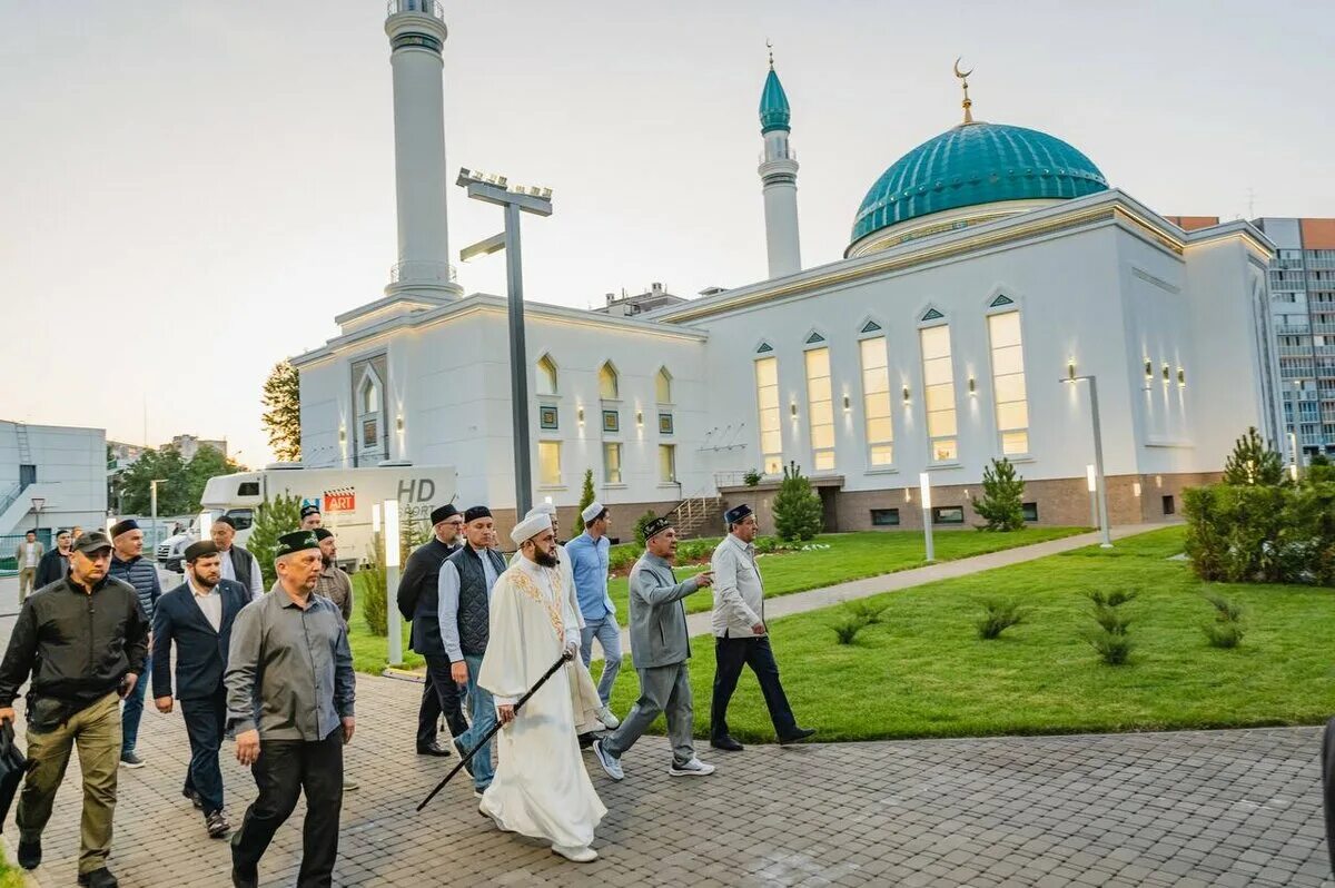 Курбан байрам 2024 в татарстане выходной какого. Мечеть Утыз имяни Казань. Мечеть Казань татар информ. Мусульманский храм.