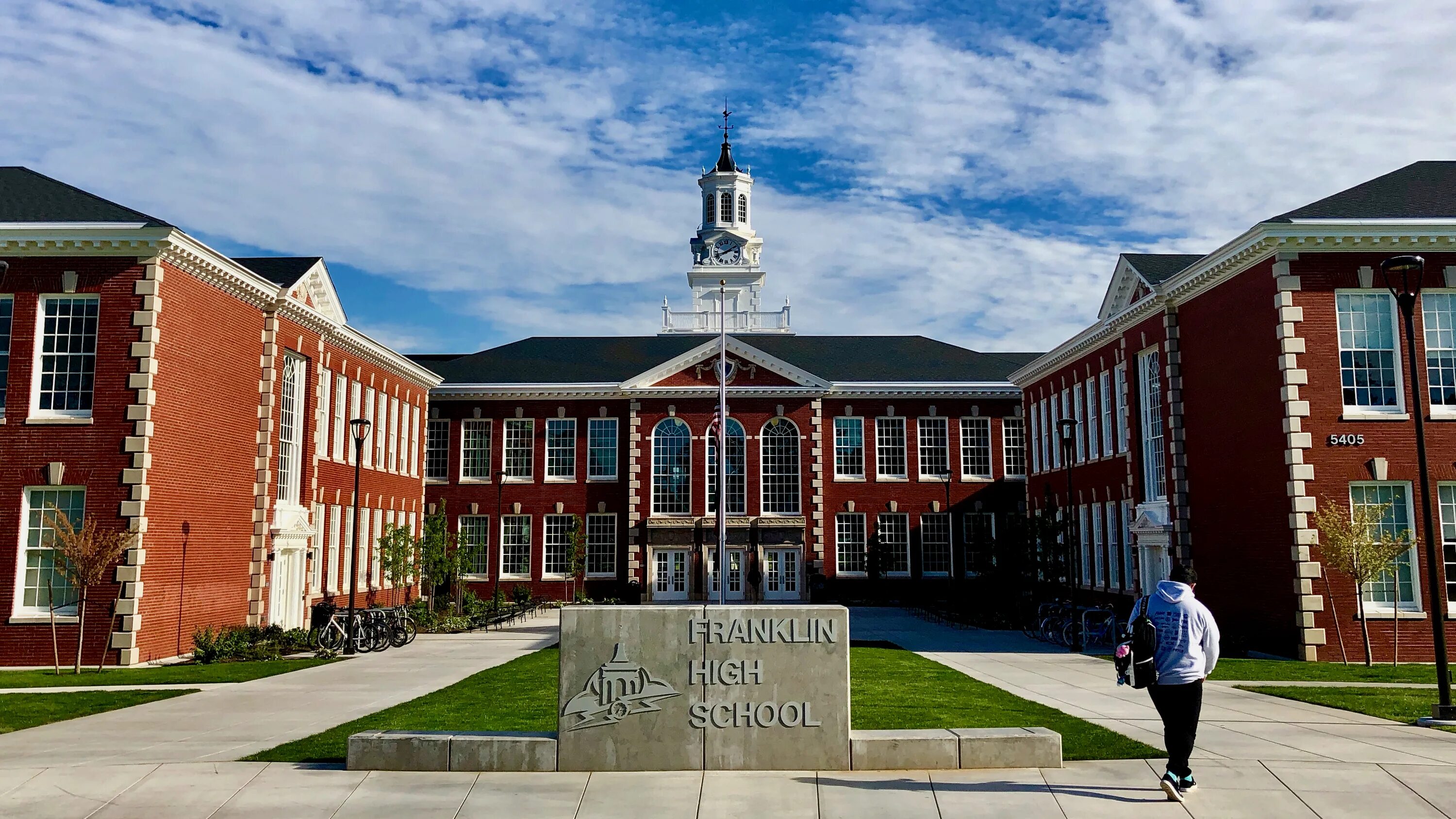 Born school. Франклин скул Портленд. Бунвиль США школа. Public School в Америке. Вермонт США старшая школа.