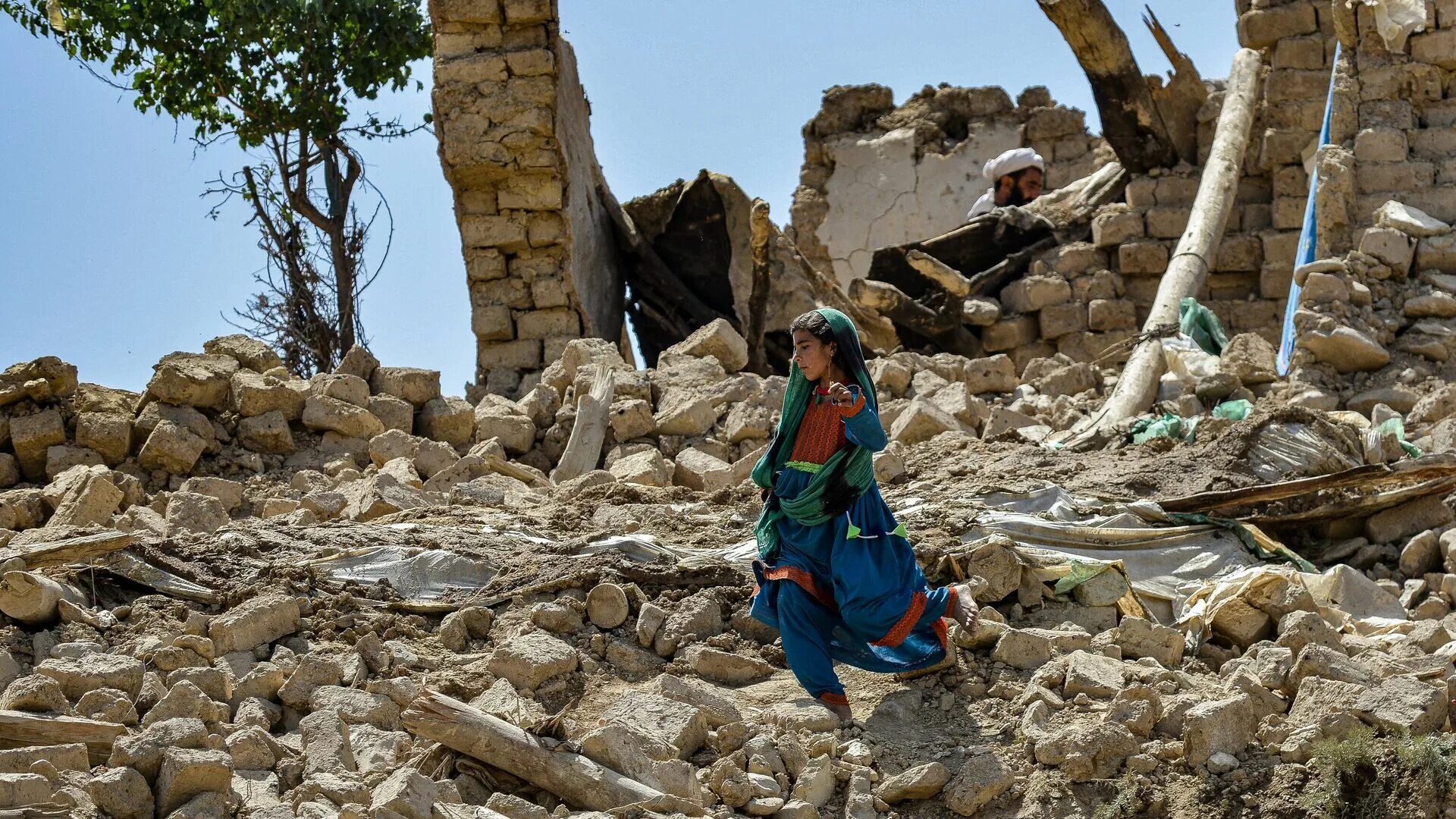 Дома после землетрясения. Землетрясение в Афганистане 2023. Здания после землетрясения. Разрушенный дом после землетрясения. Пакистанское землетрясение.