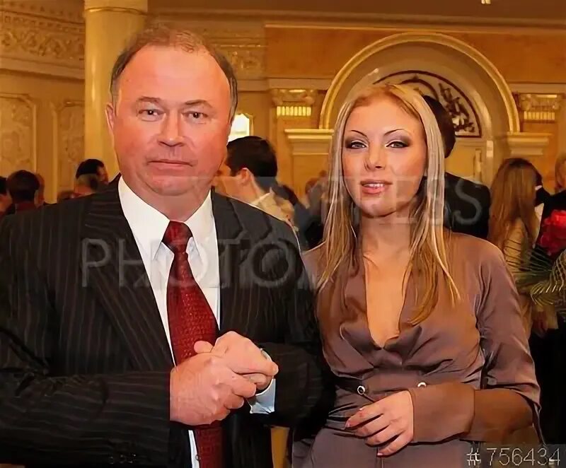 пятая жена караулова андрея. жена андрея караулова. караулов последняя жена. караулов жена варвара прошутинская. андрей караулов дочь софья.