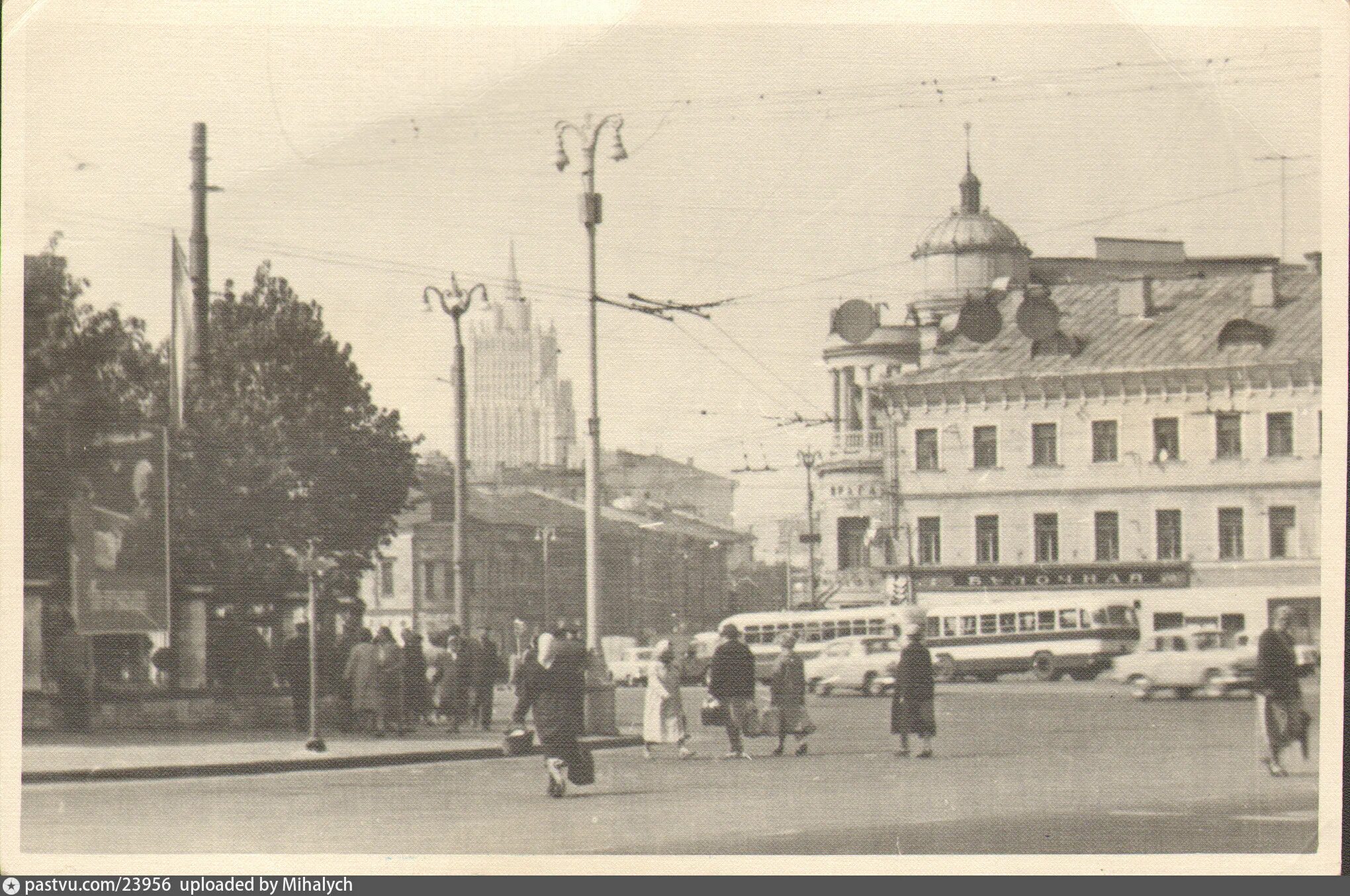 Арбатская площадь 4. Старый Арбат 1956. Арбатская площадь 2022. Ресторан Прага на Арбате. Улица Арбат 1941 год.