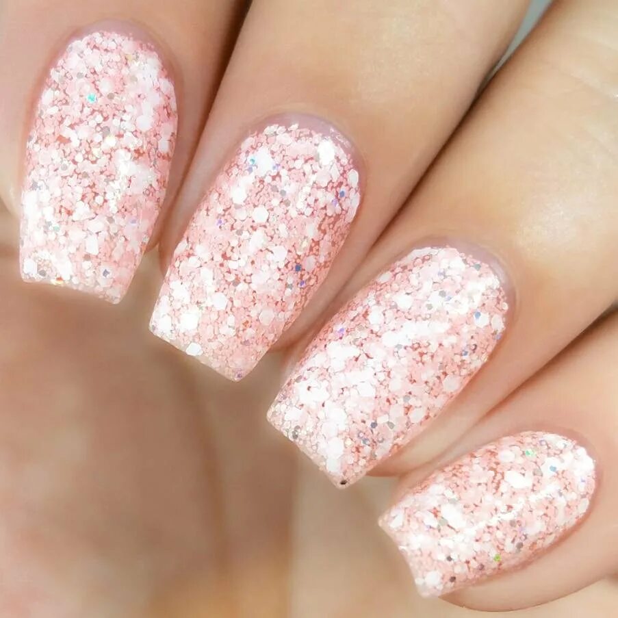 Розовый лак с блестками. Ногти розовые с блестками. Маникюр розовый с блестками. Розовые блестящие ногти. Блестящие ногти.