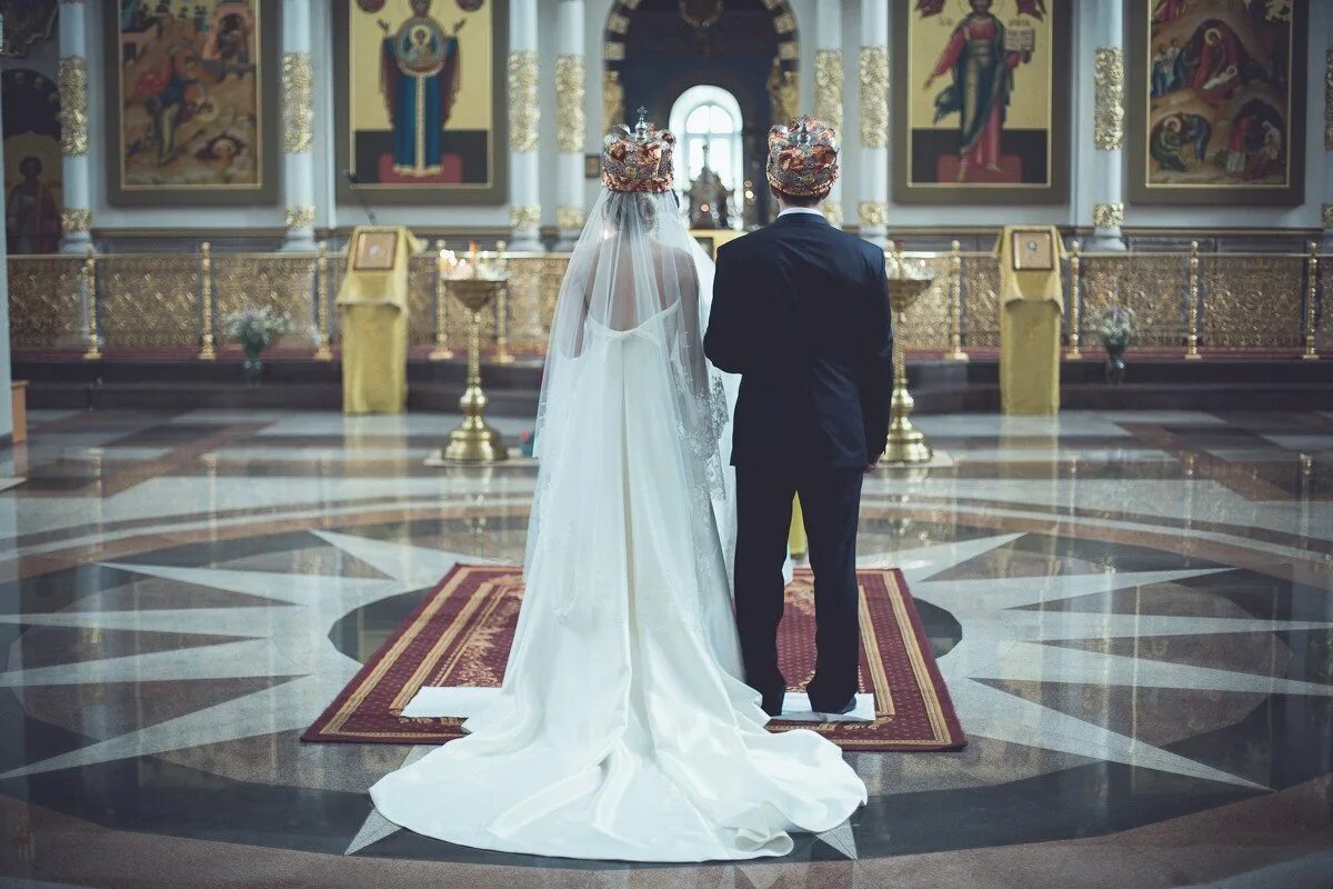 Венчание. Красивое венчание в церкви. Свадьба в церкви. Платье для венчания в церкви.