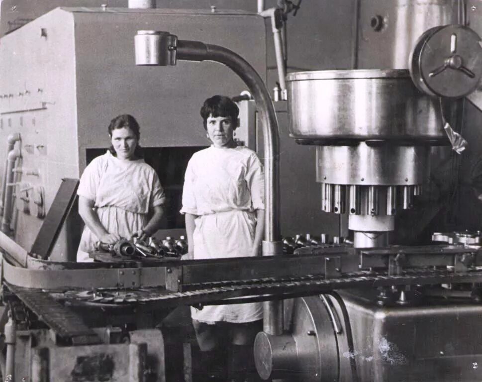 советский завод. заводы и фабрики ссср. советская промышленность. ленинградский молочный комбинат им. ленинградский молочный комбинат ссср.