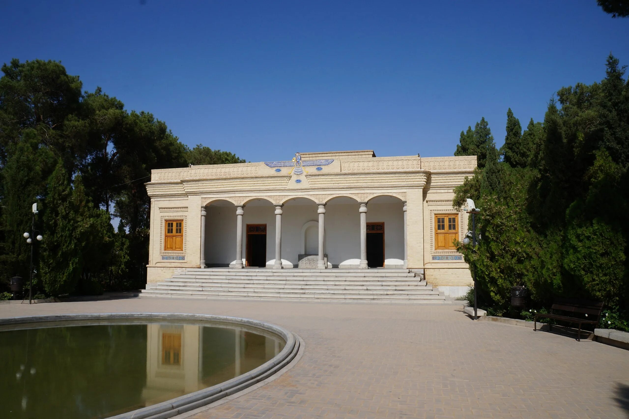 Fire temple. Зороастрийский храм в Баку. Храм огня Баку. Зороастрийский храм огня в Йезде. Храм зороастрийцев в Йезде Иран.