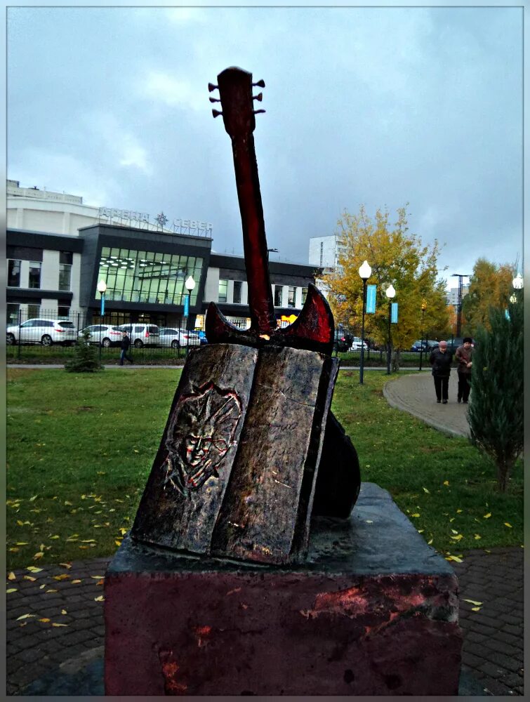 Памятник Горшеневу в Красноярске. Памятник лавочка Михаилу Горшеневу в Красноярске. Памятник Михаилу Горшеневу в Воронеже. Памятник Горшеневу в Самаре.